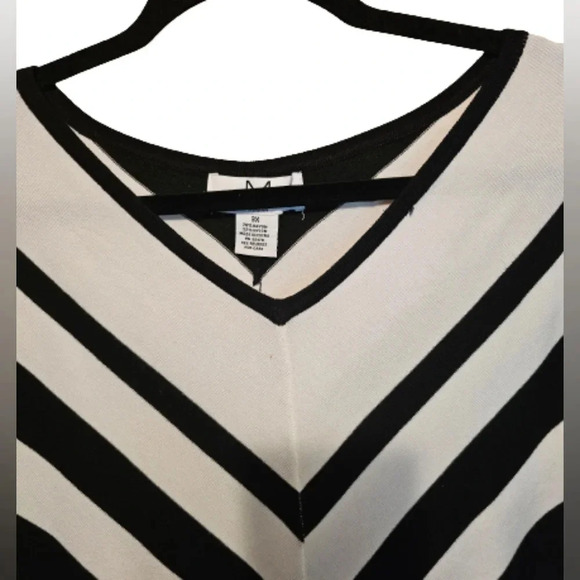 Maraschino  V-neck Black and white Diagonal Striped Sweater. NWOT - Picture 3 of 6